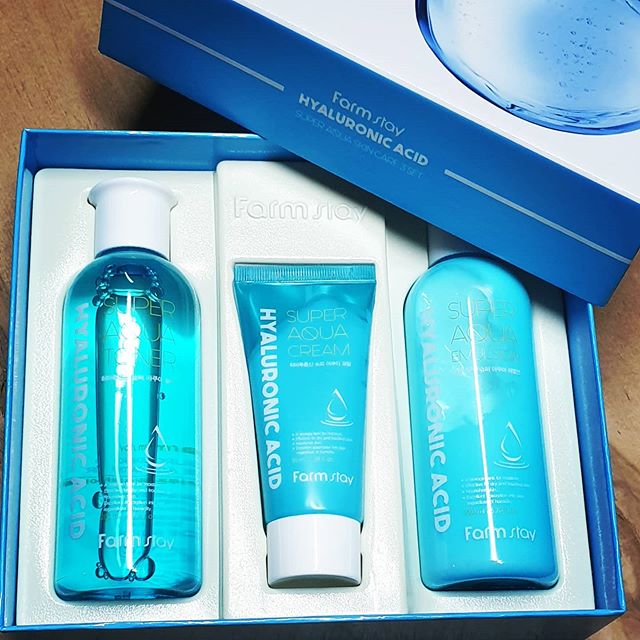 farmstay hyaluronic acid super aqua emulsion